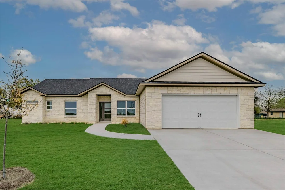 Unit for sale at 804 Gauge RD, Thorndale, TX 76577