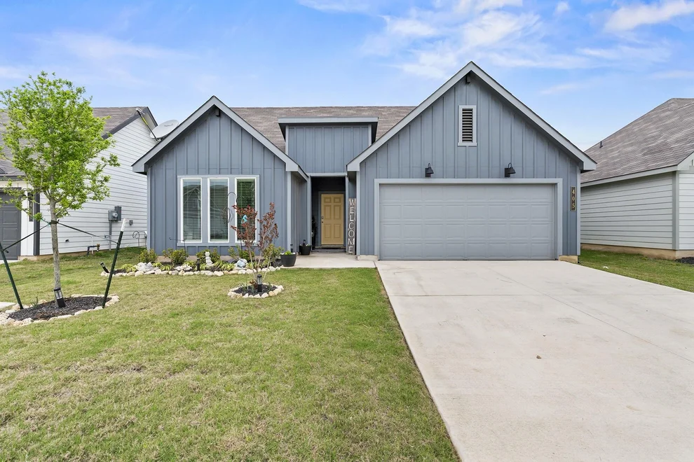 Unit for sale at 405 Perry PL, Rockdale, TX 76567