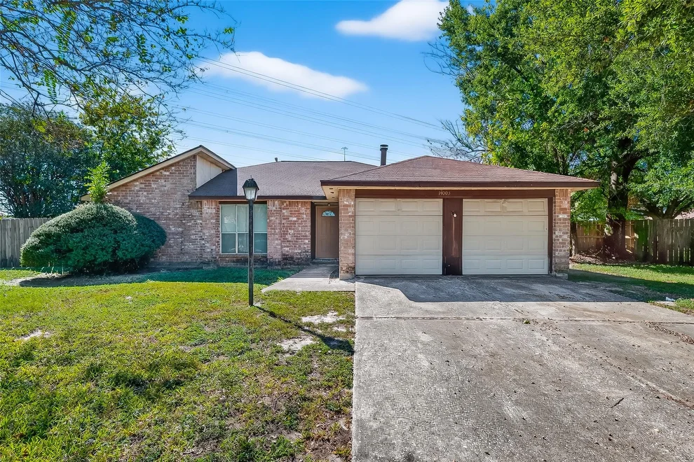 Unit for sale at 14003 Valley Grove DR, Houston, TX 77066