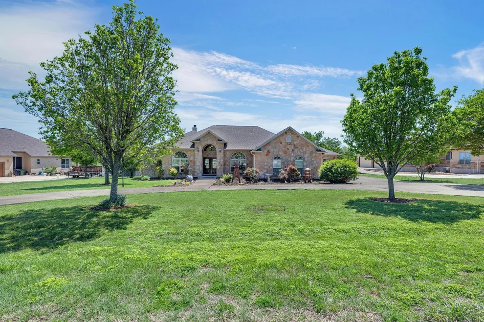 Unit for sale at 117 Lookout CIR, Hutto, TX 78634