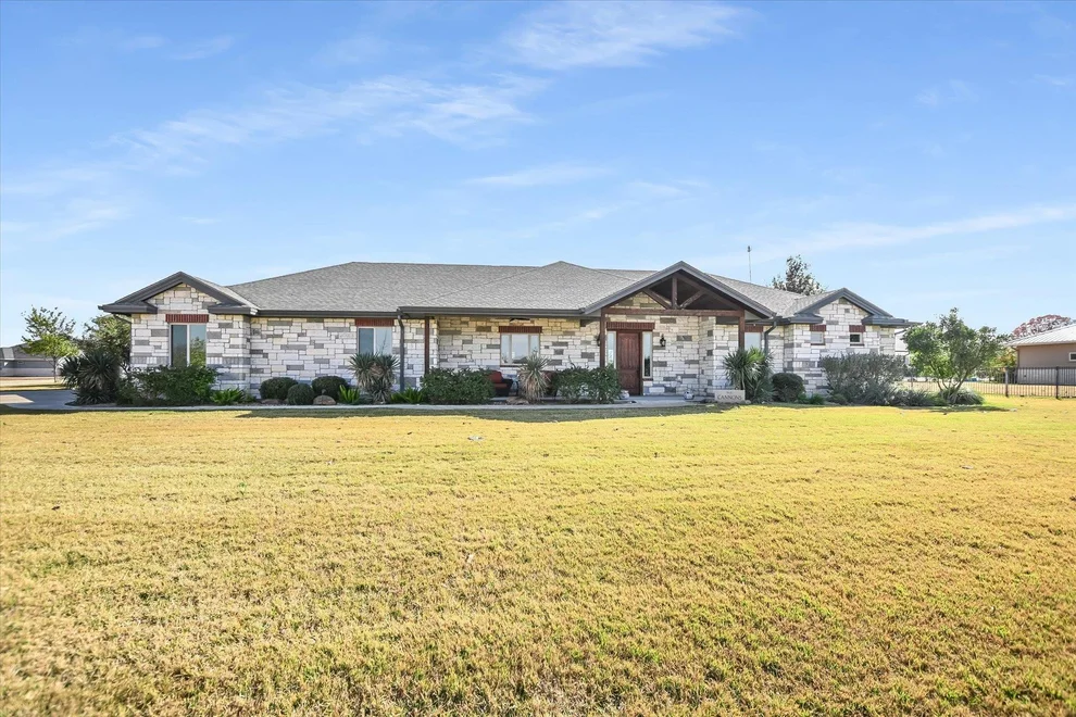 Unit for sale at 101 Still Meadow DR, Kingsland, TX 78639