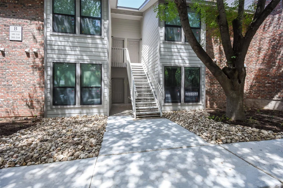 Unit for sale at 3839 Dry Creek DR, Austin, TX 78731