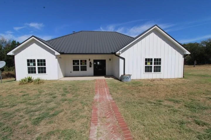 Unit for sale at 536 E Third ST, Hico, TX 76457