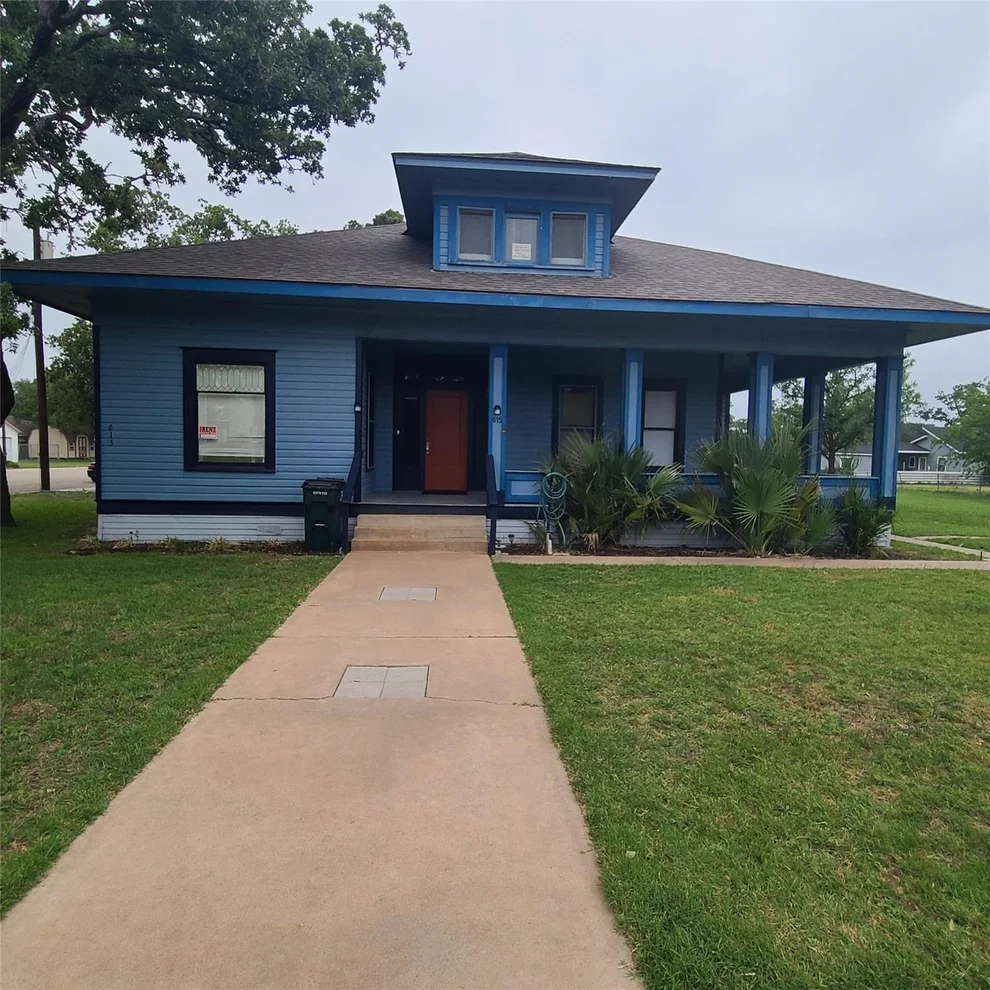 Unit for sale at 615 E Washington ST, Giddings, TX 78942