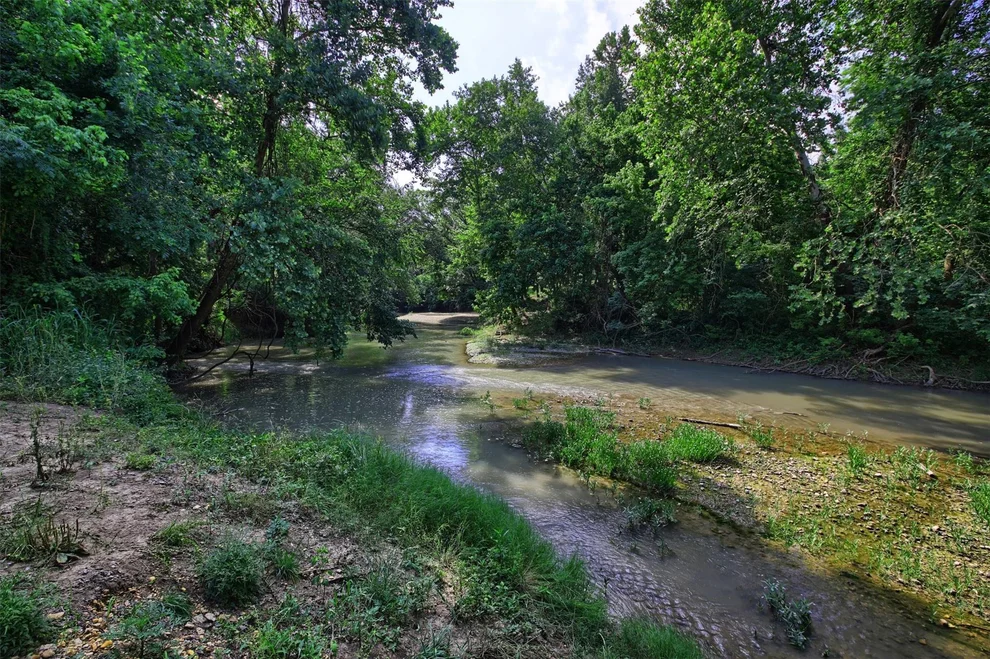 Unit for sale at 221 Private Road 4001, Thorndale, TX 76577