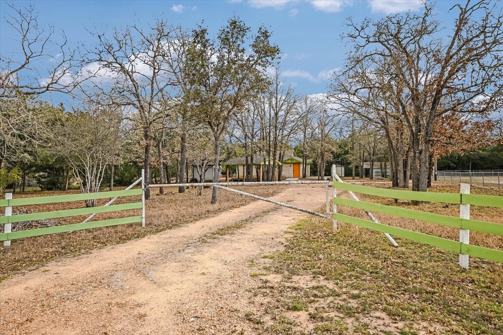 Unit for sale at 309 Stolle LN, Flatonia, TX 78941