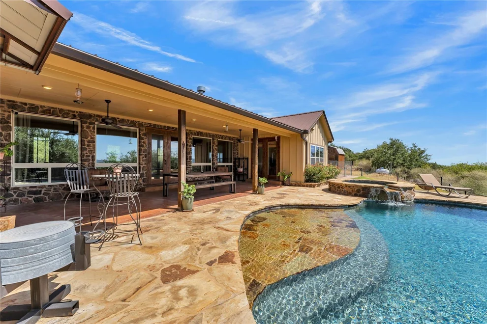 Unit for sale at 400 Darby LN, Llano, TX 78643