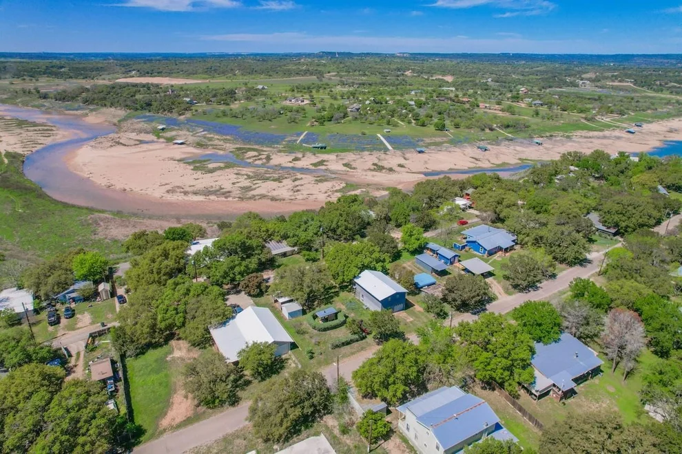 Unit for sale at 122 Ridge DR, Spicewood, TX 78669