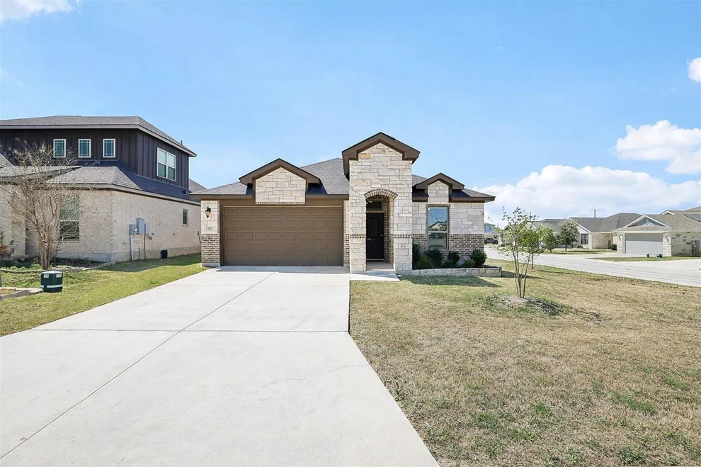 Unit for sale at 500 Seabiscuit DR, Jarrell, TX 76537