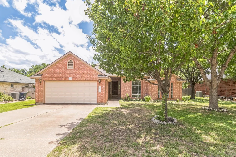 Unit for sale at 800 Mountain Ridge DR, Leander, TX 78641