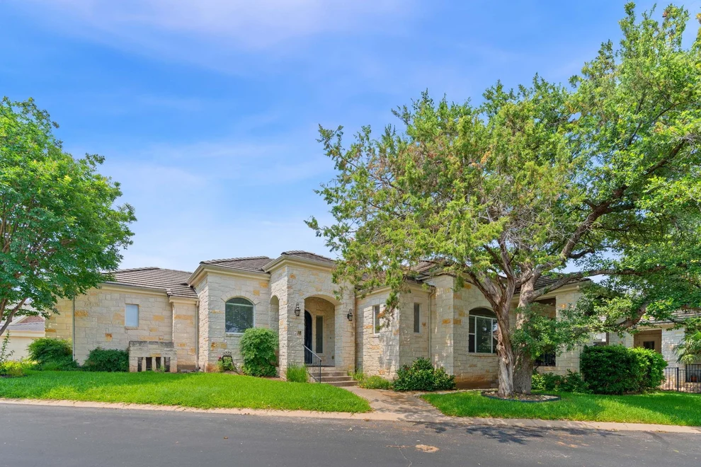 Unit for sale at 18 Tourney LN, The Hills, TX 78738