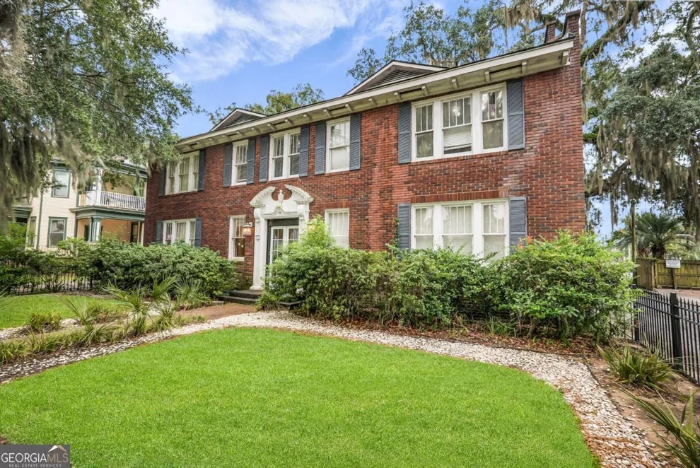 Unit for sale at 17 E 37Th Street, Savannah, GA 31401