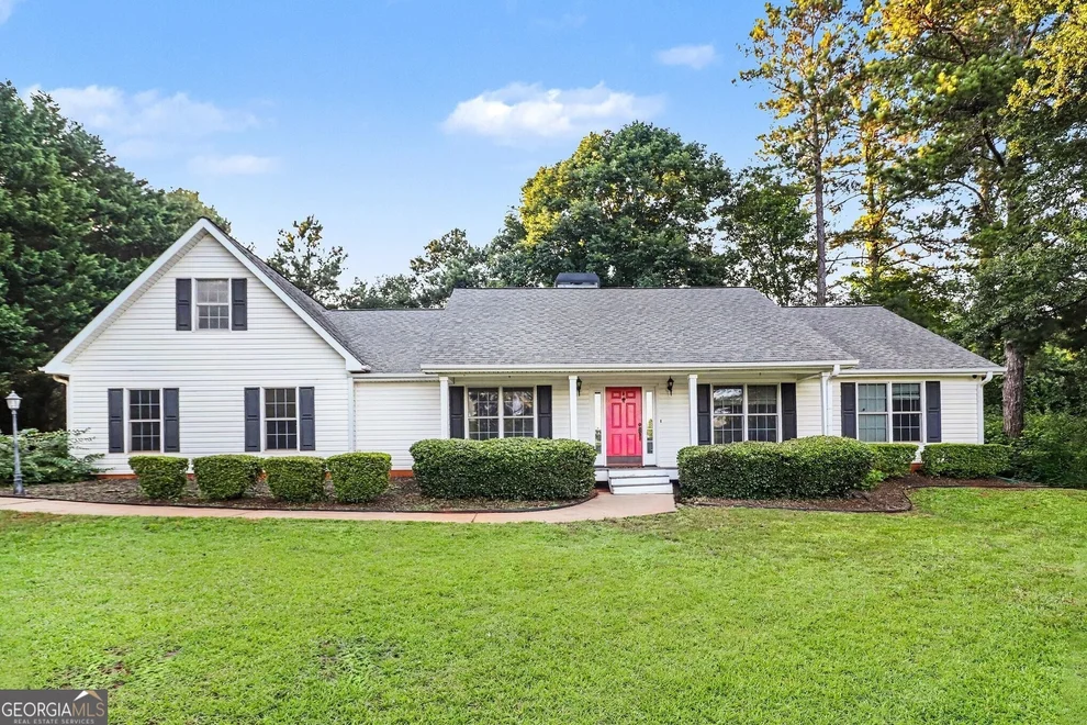 Unit for sale at 84 Hidden Lakes Court, Newnan, GA 30263
