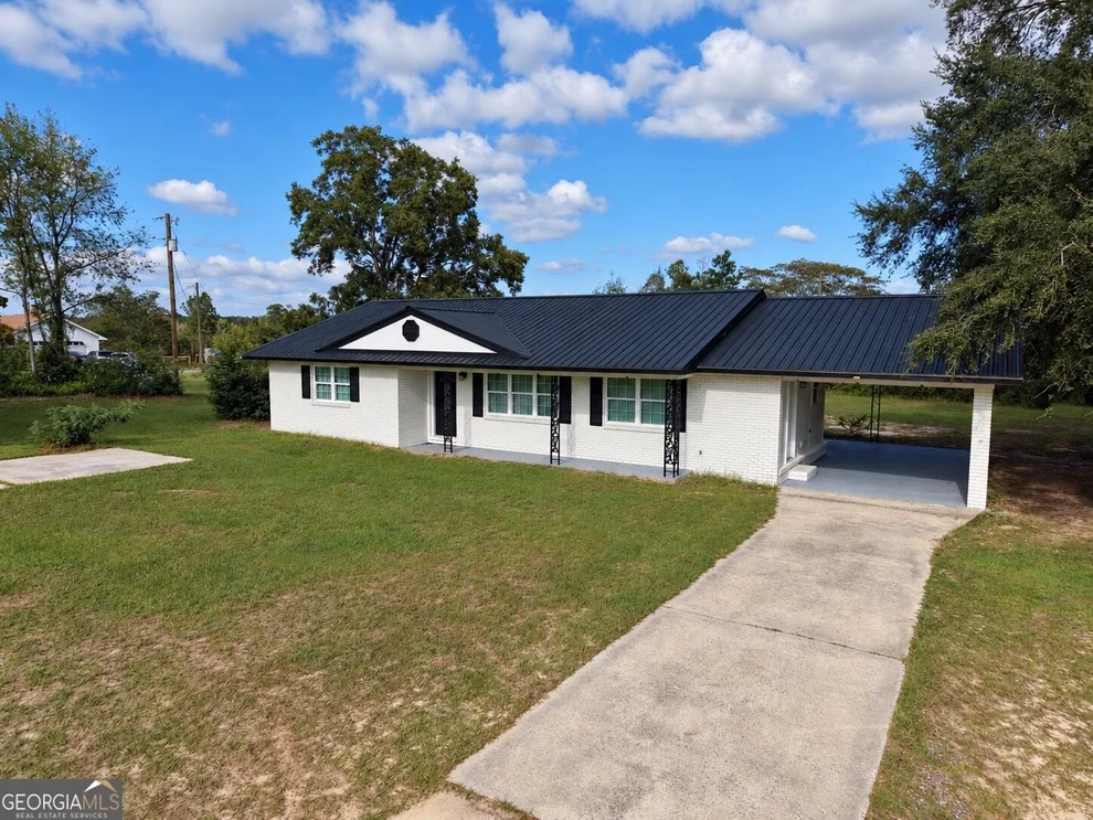 Unit for sale at 3848 Hatch Parkway N, Baxley, GA 31513