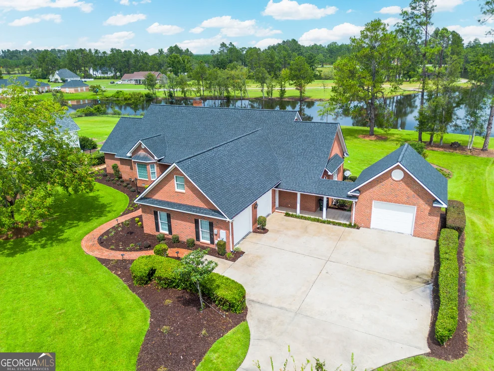 Unit for sale at 161 Green Tree Drive, Broxton, GA 31519