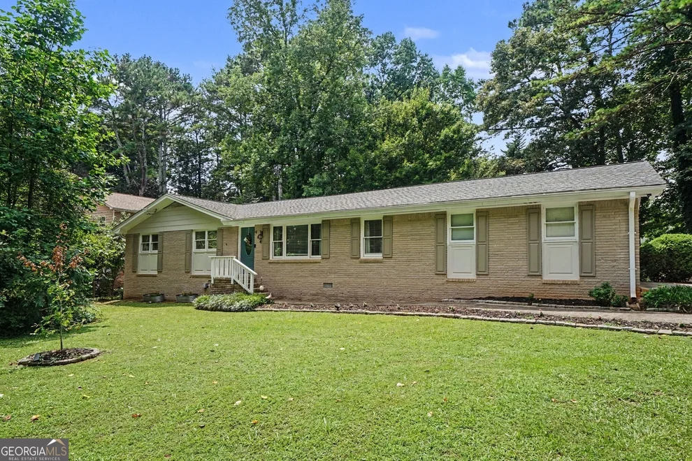 Unit for sale at 464 Horseshoe Circle SW, Lilburn, GA 30047