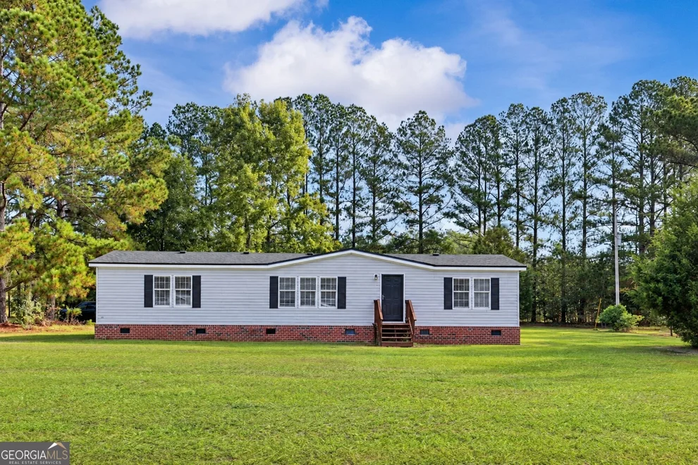 Unit for sale at 9 Still Quarters Road, Ellabell, GA 31308