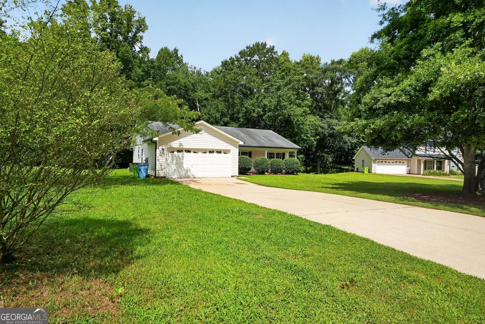 Unit for sale at 2015 Jefferson Way, McDonough, GA 30252