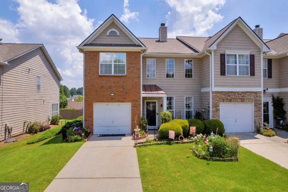 Unit for sale at 176 Oak Green Drive, Lawrenceville, GA 30044