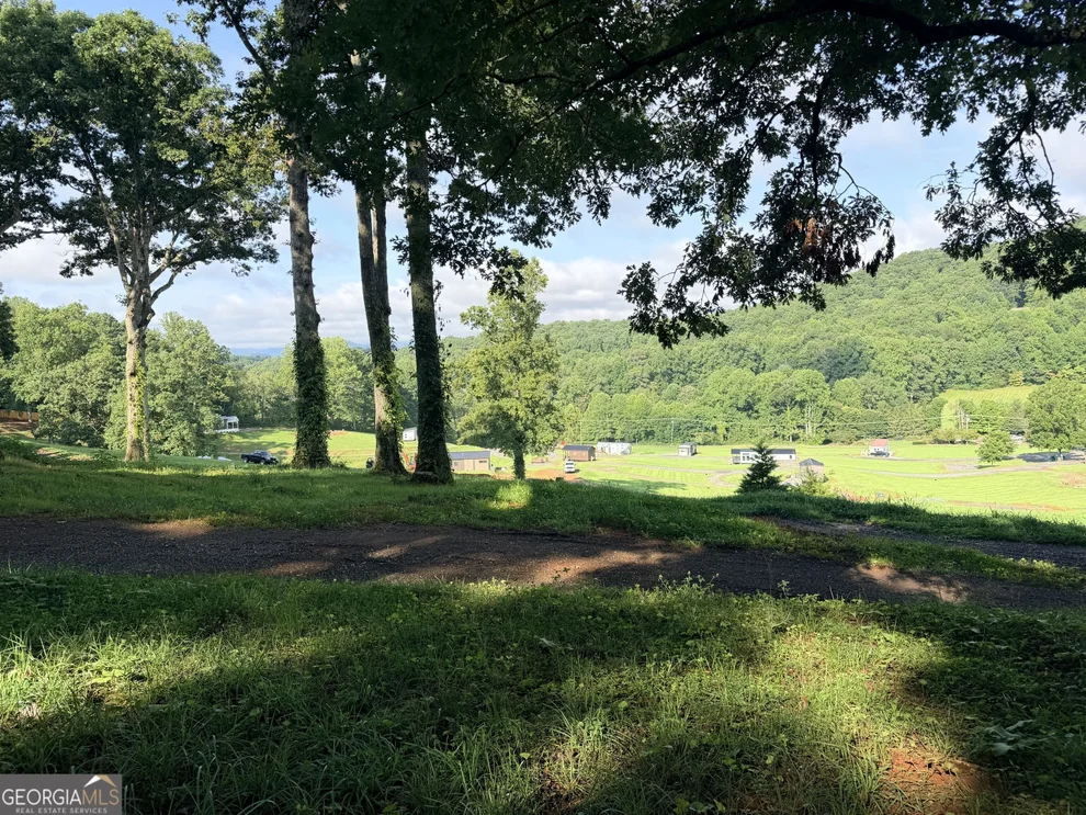 Unit for sale at 527 Saunders Road, Franklin, NC 28734