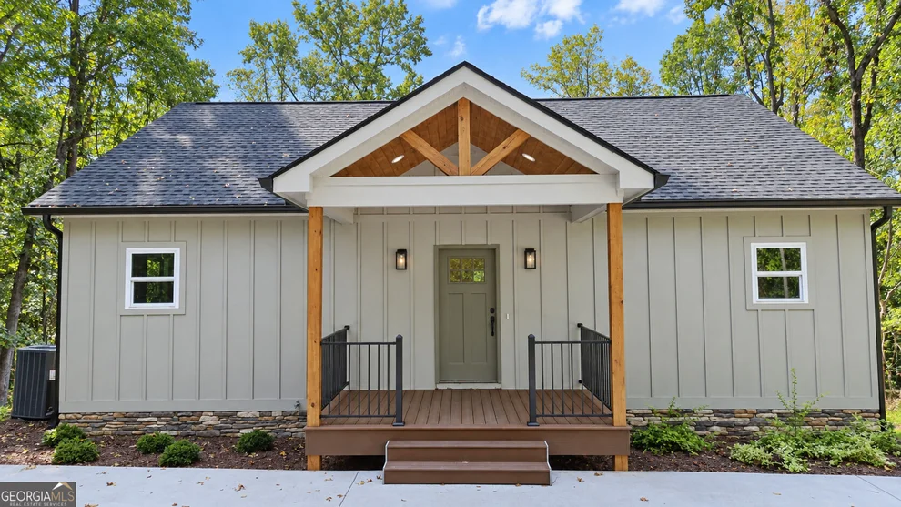 Unit for sale at 420 Lake Place Drive, Lavonia, GA 30553