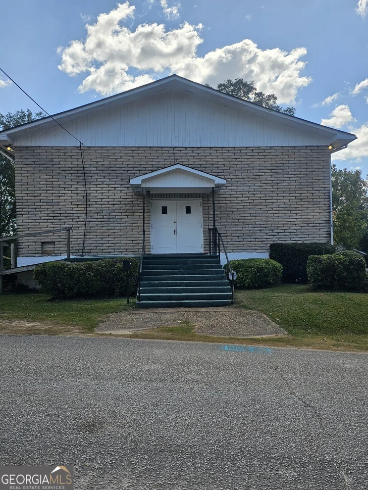 Unit for sale at 2002 43rd, Valley, AL 36854