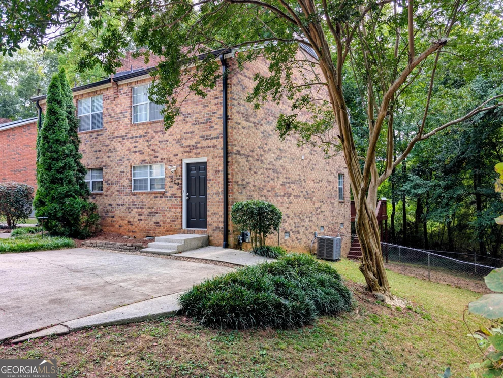 Unit for sale at 200 Sleepy Creek Drive, Athens, GA 30606