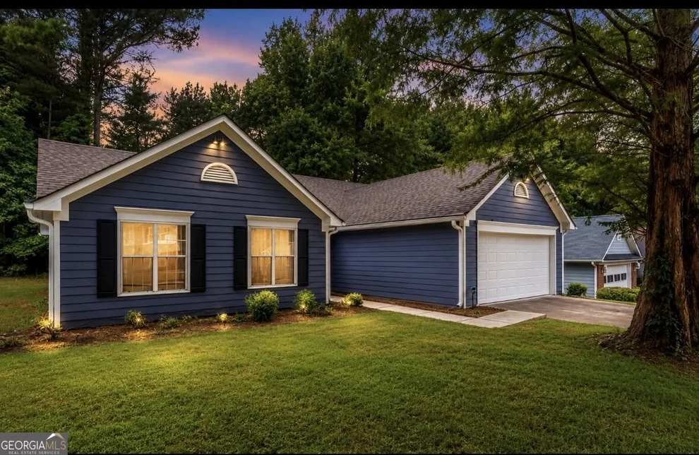 Unit for sale at 956 Forest Path, Stone Mountain, GA 30088