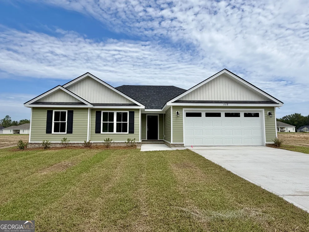 Unit for sale at 668 Belfast Loop, Ellabell, GA 31308