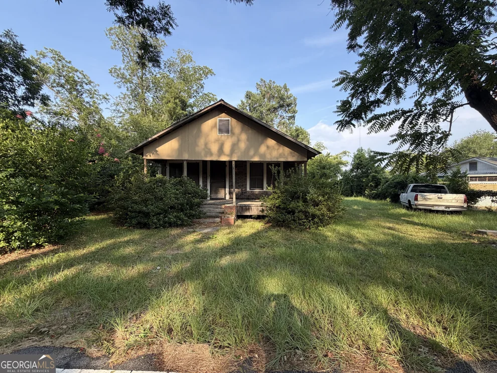 Unit for sale at 321 Leo Marshall Street, Blackshear, GA 31516