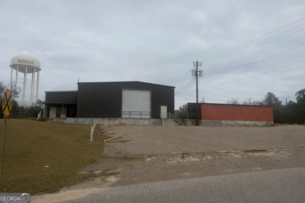 Unit for sale at 107 Industrial Park Drive, Eufaula, AL 36027