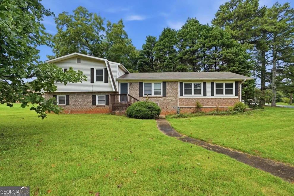 Unit for sale at 305 Mercer Drive, Jonesboro, GA 30236