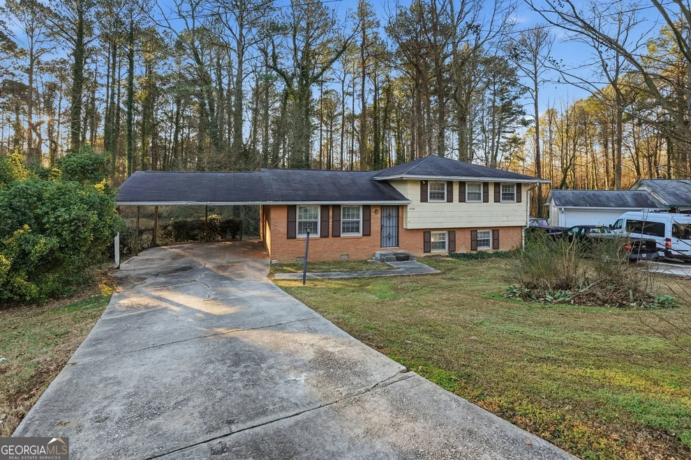 Unit for sale at 5700 Deerfield Trail, Atlanta, GA 30349