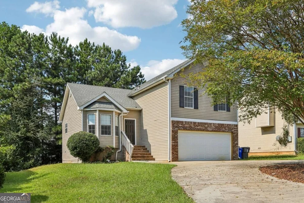 Unit for sale at 4031 Robin Circle, Atlanta, GA 30349