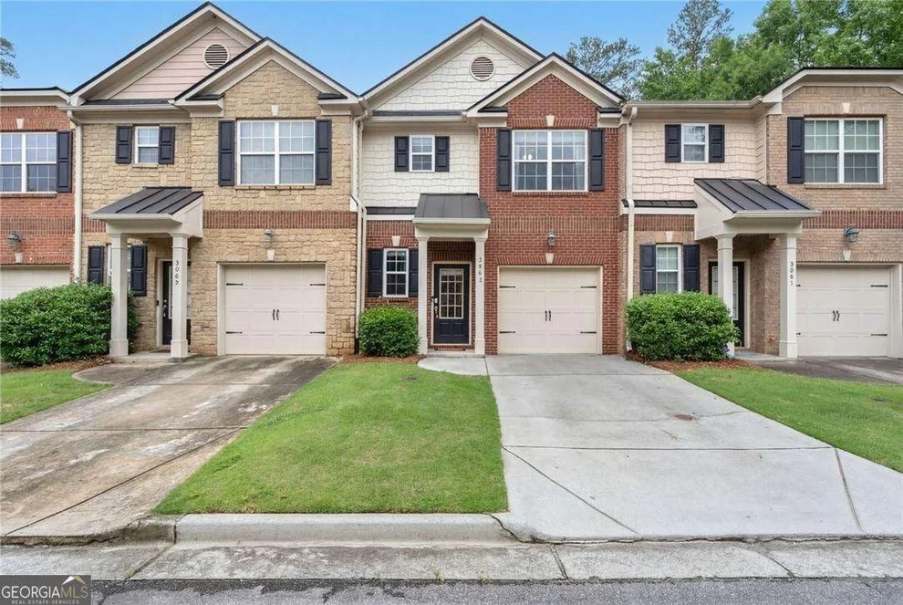 Unit for sale at 3063 Thornbury Trace, Atlanta, GA 30360