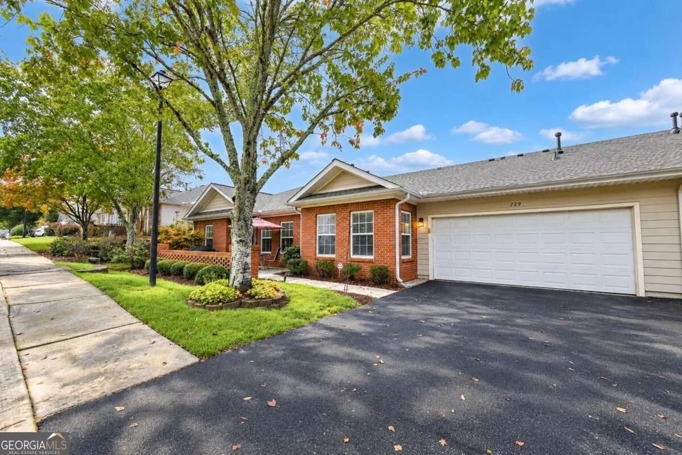 Unit for sale at 229 Villa Park Circle, Stone Mountain, GA 30087