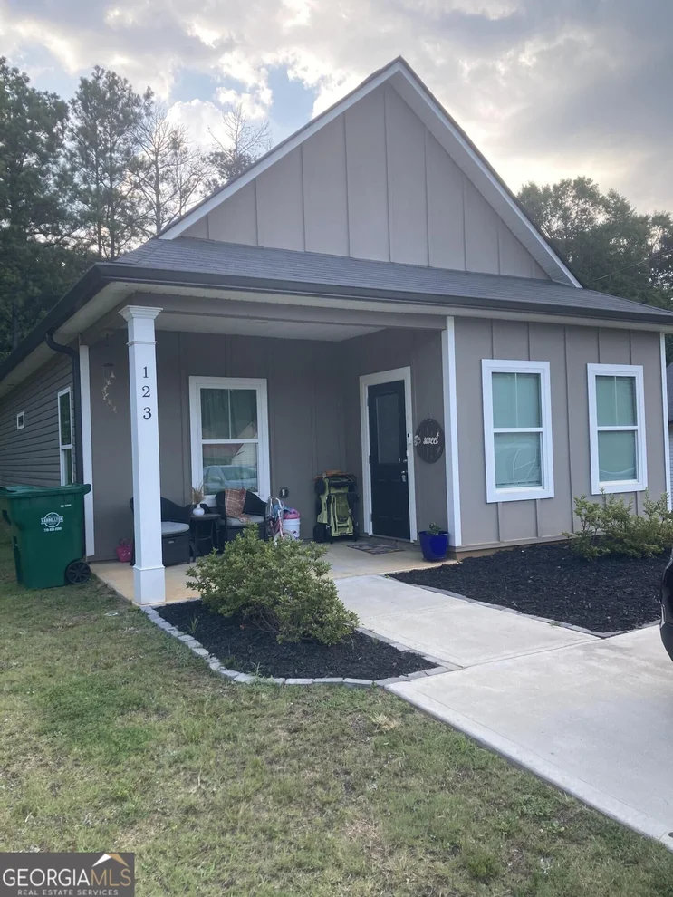 Unit for sale at 123 Chalfont Circle, Carrollton, GA 30117
