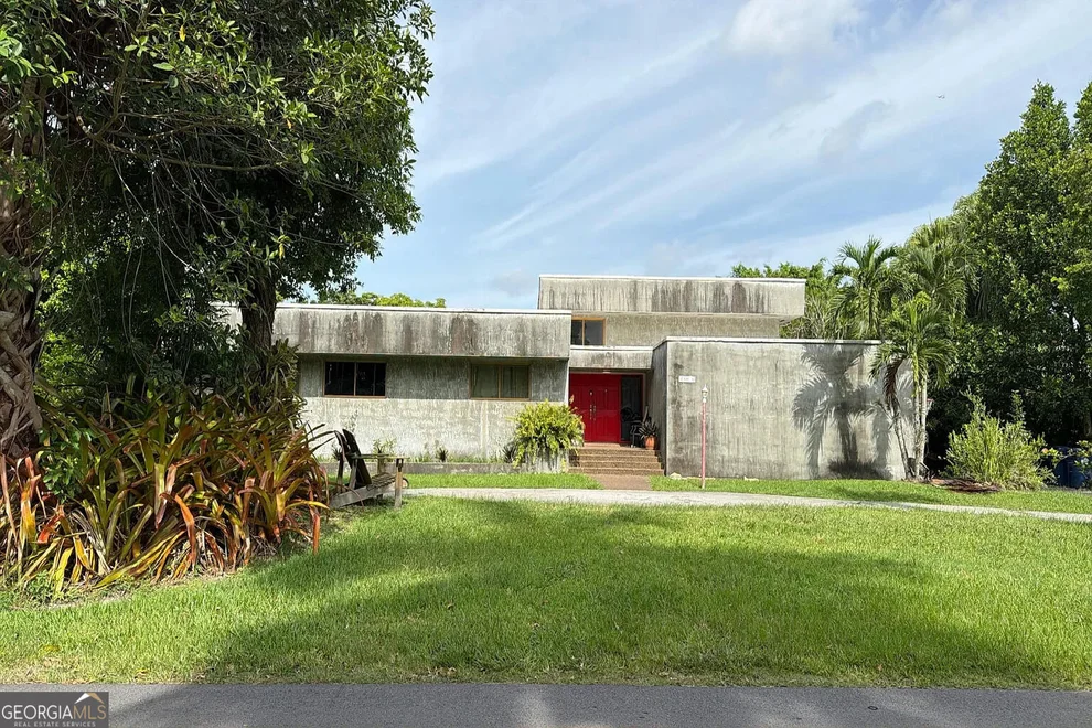 Unit for sale at 13050 N Calusa Club Drive, Miami, FL 33186