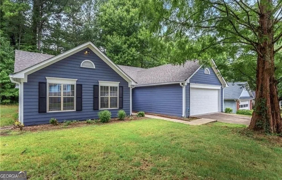 Unit for sale at 956 Forest Path, Stone Mountain, GA 30088