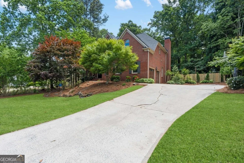Unit for sale at 1028 Towne Lake Hills E, Woodstock, GA 30189