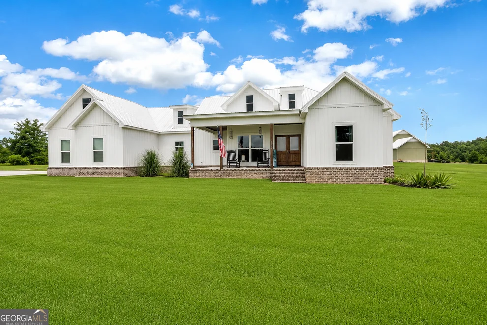 Unit for sale at 1370 Paris Avenue, Swainsboro, GA 30401