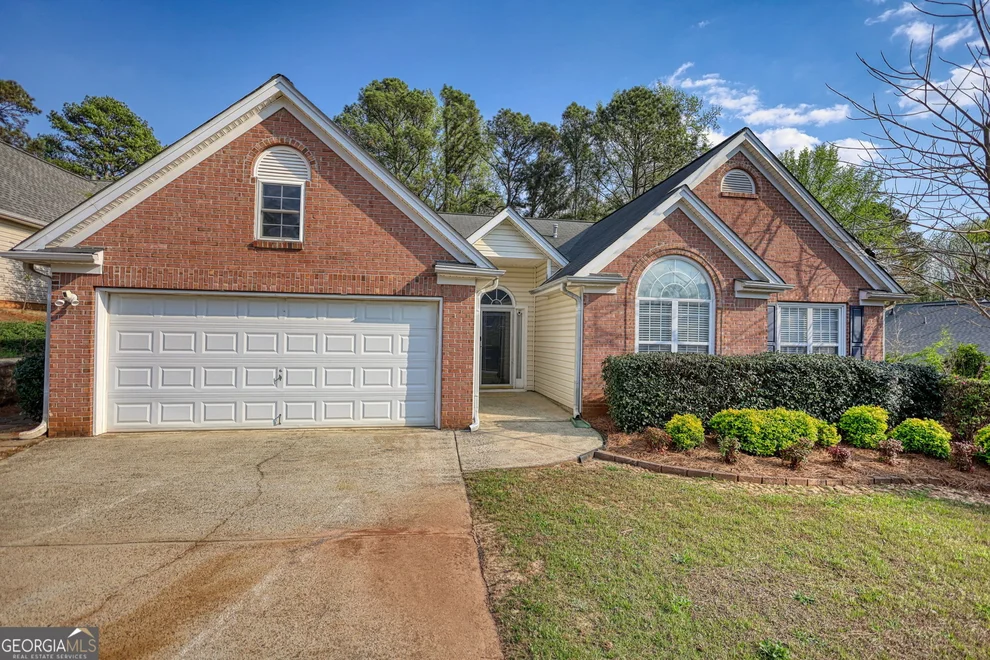 Unit for sale at 565 Ambur Lake Drive, Lawrenceville, GA 30043