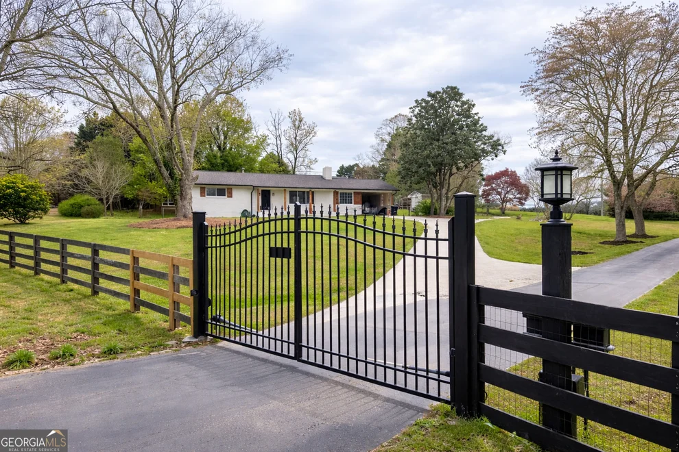 Unit for sale at 5605 Burke Lane, Gainesville, GA 30506