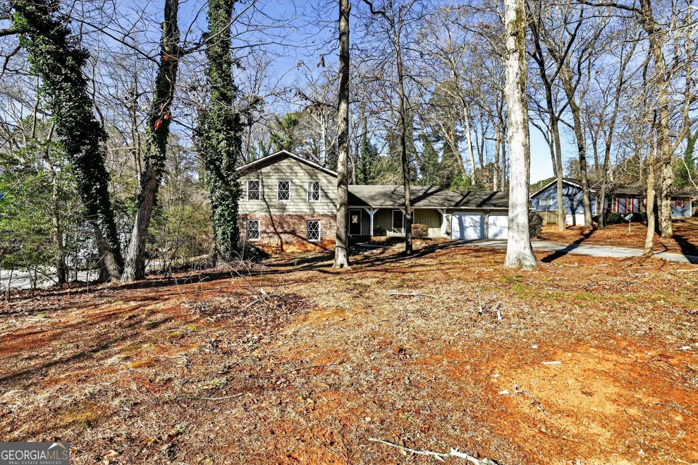 Unit for sale at 551 Hickory Hills Court, Stone Mountain, GA 30083