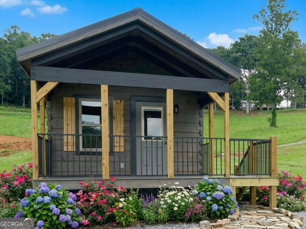 Unit for sale at 527 Saunders, Franklin, NC 28734