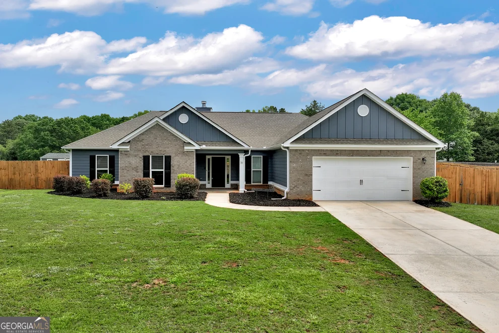 Unit for sale at 16 Evergreen Ridge Court, Statham, GA 30666