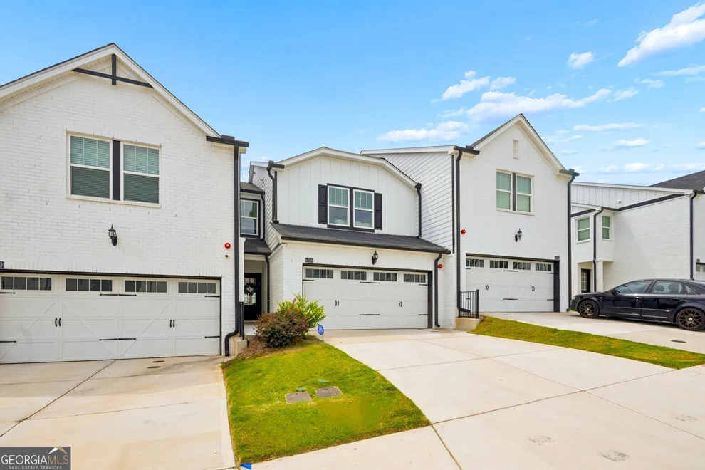 Unit for sale at 6386 Apalachee Way SE, Smyrna, GA 30126
