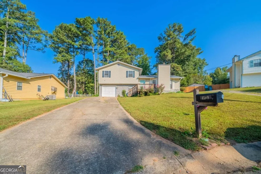 Unit for sale at 4569 Iroquois Trail, Duluth, GA 30096