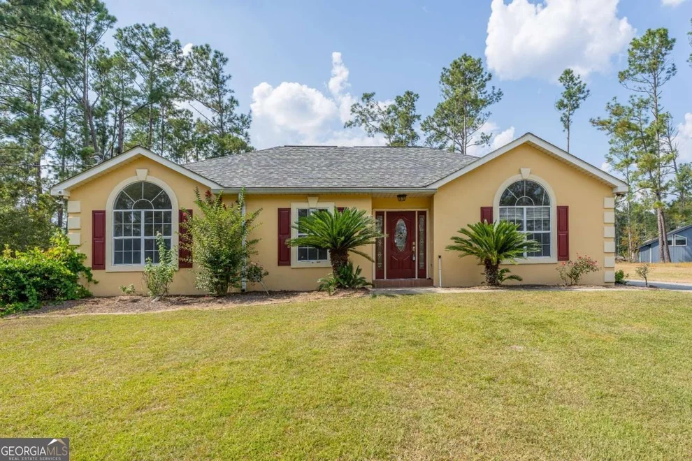 Unit for sale at 301 Ridge Lane, Douglas, GA 31533