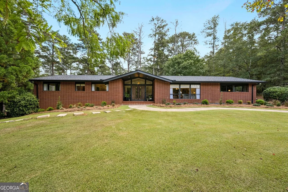 Unit for sale at 334 Luther Bailey Road, Senoia, GA 30276